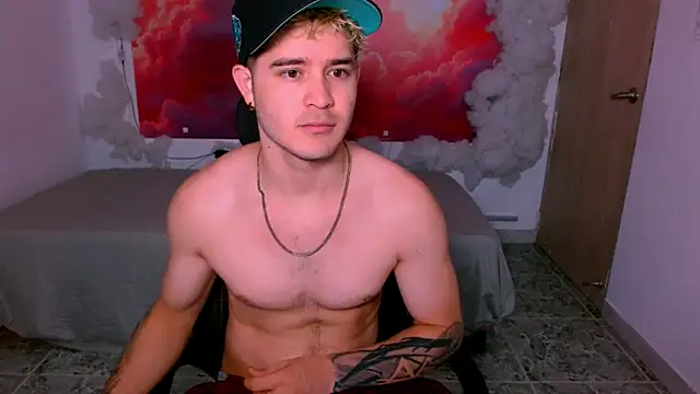 Snapshot of RayanLynxx chatting on 17, 12, 2025 RayanLynxx online show from 17, 12, 2025