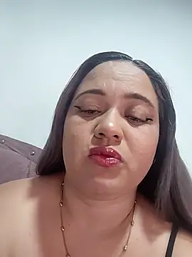 Snapshot of MMia_18 chatting on 17, 12, 2025 MMia 18 online show from 17, 12, 2025