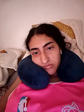 Snapshot of LindaRojas chatting on 16, 12, 2025 LindaRojas online show from 16, 12, 2025