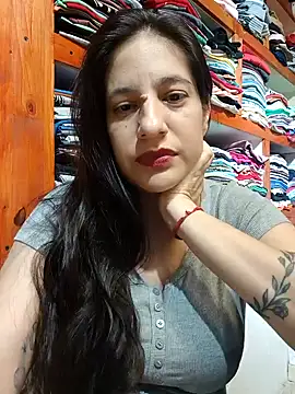 Snapshot of julietaloovee chatting on 4, 2, 2026 julietaloovee online show from 4, 2, 2026