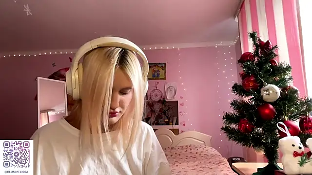 Snapshot of MelisaBloomy chatting on 15, 12, 2025 MelisaBloomy online show from 15, 12, 2025