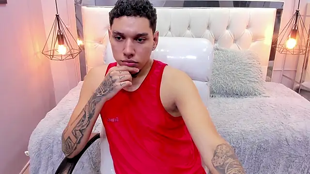 Snapshot of drake_miller7 chatting on 18, 12, 2025 drake miller7 online show from 18, 12, 2025