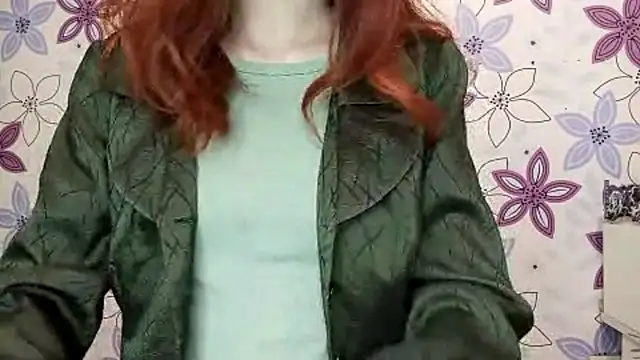 Snapshot of DannetteCosenza chatting on 17, 12, 2025 DannetteCosenza online show from 17, 12, 2025