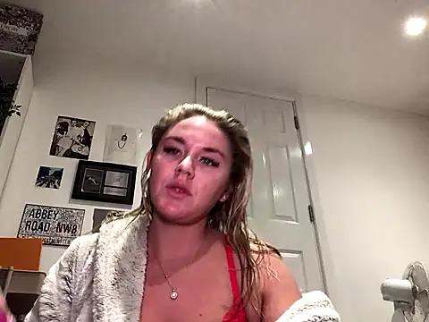 Snapshot of Golidelovee chatting on 16, 12, 2025 Golidelovee online show from 16, 12, 2025