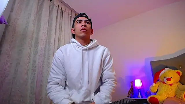 TOMBOYSEXX online show from 18, 12, 2025