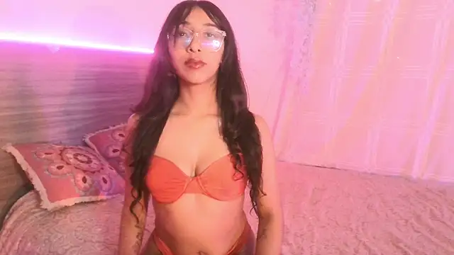 lunamilkarias online show from 15, 7, 2026