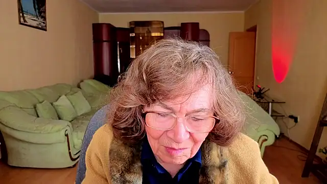 Snapshot of Betty_Bricks chatting on 14, 12, 2025 Betty Bricks online show from 14, 12, 2025