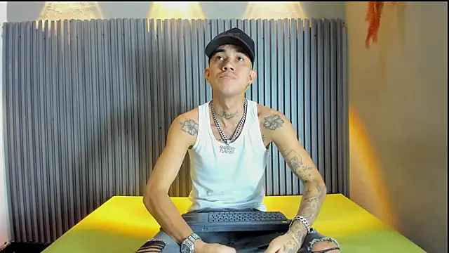 Snapshot of AYALA_TATTOO chatting on 16, 12, 2025 AYALA TATTOO online show from 16, 12, 2025