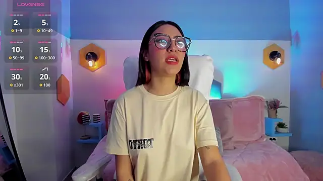 Hiyori Bloom  online show from 16, 1, 2026