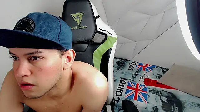 Luky twink online show from 15, 12, 2025