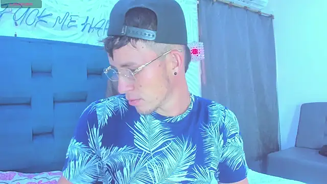 Snapshot of sweetboyssex_ chatting on 15, 12, 2025 sweetboyssex online show from 15, 12, 2025