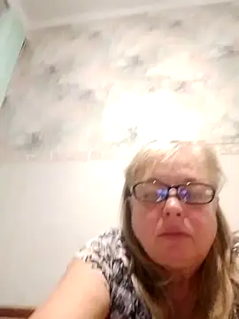 Snapshot of LinaLight88 chatting on 17, 12, 2025 LinaLight88 online show from 17, 12, 2025