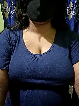 Snapshot of Queen-Tisha-Moni chatting on 15, 12, 2025 Queen-Tisha-Moni online show from 15, 12, 2025