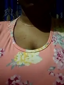 Snapshot of Queen-Tisha-Moni chatting on 20, 12, 2025 Queen-Tisha-Moni online show from 20, 12, 2025