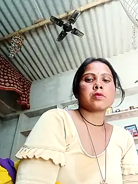 Snapshot of Shreya_pandit chatting on 22, 5, 2026 Shreya pandit online show from 22, 5, 2026
