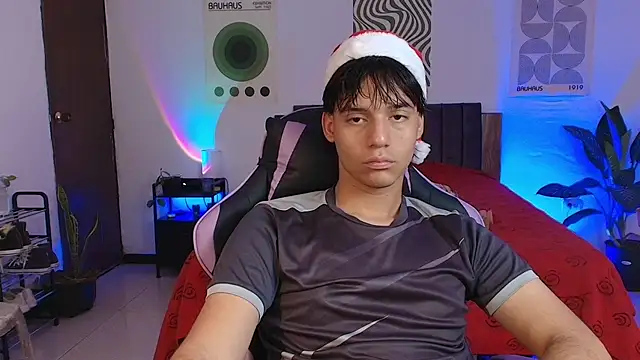 Snapshot of CrisotpherMoretti chatting on 16, 12, 2025 CrisotpherMoretti online show from 16, 12, 2025