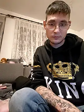 hotchris0708 online show from 16, 12, 2025