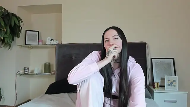 AdrianaCult online show from 9, 2, 2026