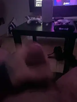 Snapshot of huffies_cam chatting on 18, 12, 2025 huffies cam online show from 18, 12, 2025