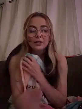 Snapshot of sugxrfox chatting on 16, 12, 2025 sugxrfox online show from 16, 12, 2025