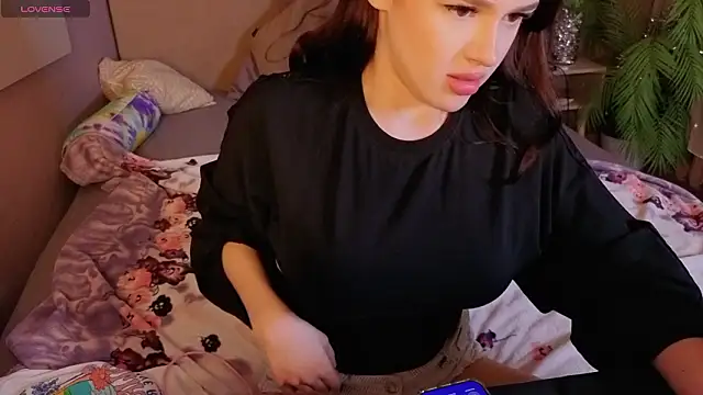 Snapshot of Holly__Bush chatting on 1, 3, 2026 Holly Bush online show from 1, 3, 2026