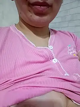 Snapshot of Emilyhomegirl1 chatting on 2, 2, 2026 Emilyhomegirl1 online show from 2, 2, 2026