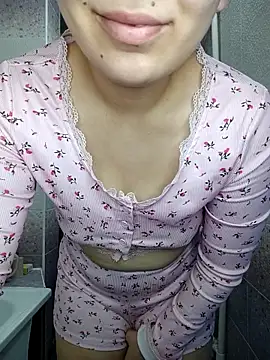 Snapshot of Emilyhomegirl1 chatting on 13, 2, 2026 Emilyhomegirl1 online show from 13, 2, 2026