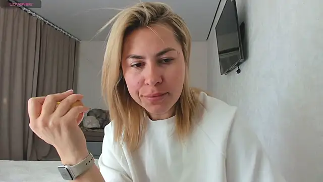 Snapshot of Roxi_Joy chatting on 15, 5, 2026 Roxi Joy online show from 15, 5, 2026