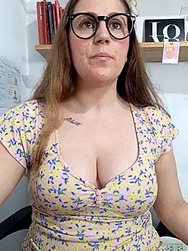 Snapshot of SofiEsteves chatting on 18, 4, 2026 SofiEsteves online show from 18, 4, 2026
