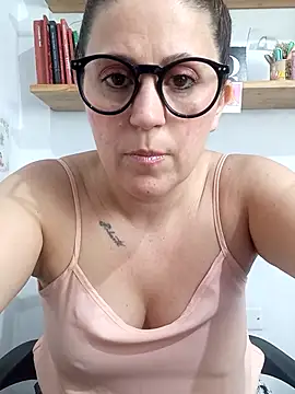 Snapshot of SofiEsteves chatting on 21, 4, 2026 SofiEsteves online show from 21, 4, 2026