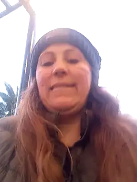 Snapshot of SofiEsteves chatting on 3, 5, 2026 SofiEsteves online show from 3, 5, 2026