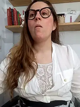 Snapshot of SofiEsteves chatting on 13, 5, 2026 SofiEsteves online show from 13, 5, 2026