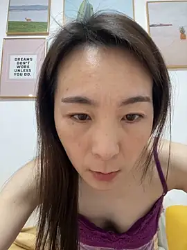 Snapshot of you-005 chatting on 19, 12, 2025 you-005 online show from 19, 12, 2025