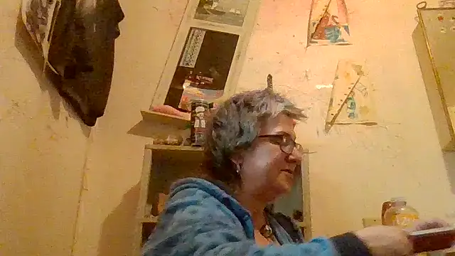 Snapshot of becky1111 chatting on 23, 4, 2026 becky1111 online show from 23, 4, 2026