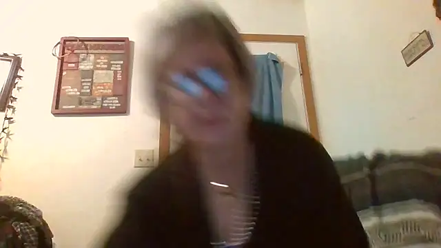 Snapshot of becky1111 chatting on 3, 5, 2026 becky1111 online show from 3, 5, 2026