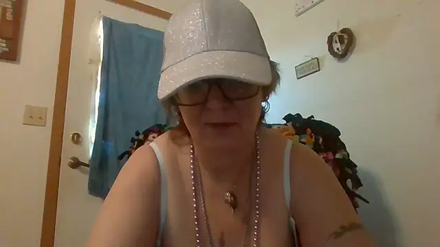 Snapshot of becky1111 chatting on 6, 5, 2026 becky1111 online show from 6, 5, 2026