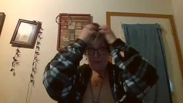 Snapshot of becky1111 chatting on 22, 5, 2026 becky1111 online show from 22, 5, 2026