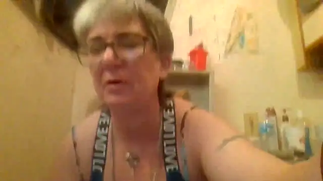 Snapshot of becky1111 chatting on 24, 5, 2026 becky1111 online show from 24, 5, 2026