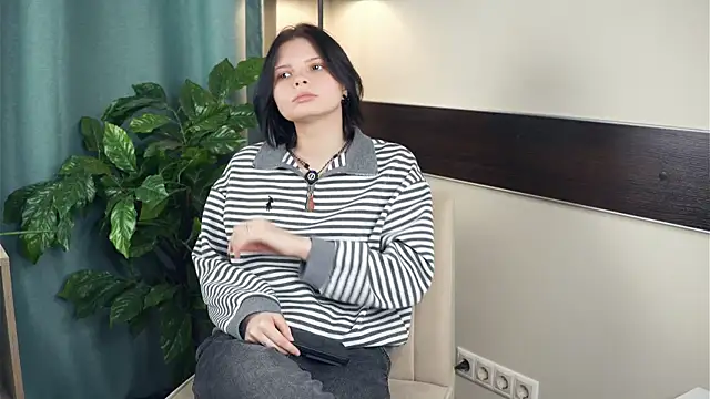 Snapshot of LurleneRanft chatting on 18, 12, 2025 LurleneRanft online show from 18, 12, 2025