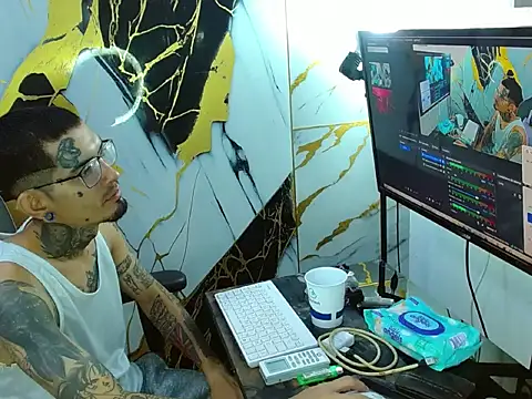 Snapshot of Boy_tatto77 chatting on 25, 4, 2026 Boy tatto77 online show from 25, 4, 2026