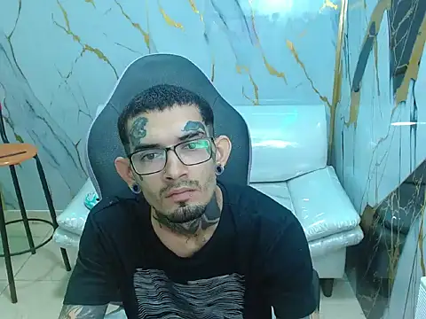 Snapshot of Boy_tatto77 chatting on 3, 5, 2026 Boy tatto77 online show from 3, 5, 2026