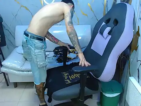 Snapshot of Boy_tatto77 chatting on 10, 5, 2026 Boy tatto77 online show from 10, 5, 2026