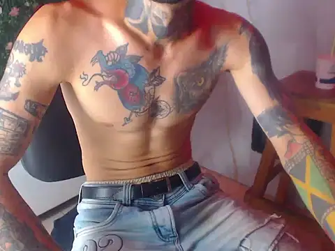 Snapshot of Boy_tatto77 chatting on 17, 5, 2026 Boy tatto77 online show from 17, 5, 2026
