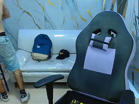 Snapshot of Boy_tatto77 chatting on 18, 5, 2026 Boy tatto77 online show from 18, 5, 2026