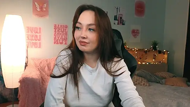 Snapshot of fallin_lovee chatting on 8, 1, 2026 fallin lovee online show from 8, 1, 2026