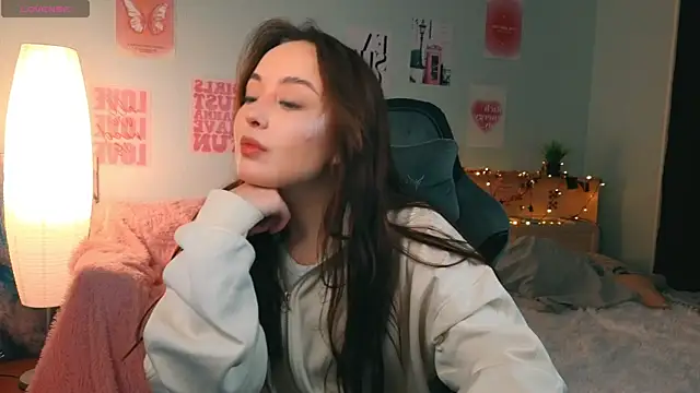 Snapshot of fallin_lovee chatting on 11, 1, 2026 fallin lovee online show from 11, 1, 2026