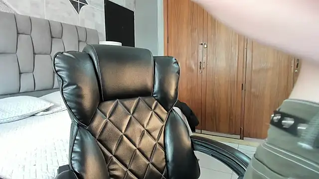 Snapshot of ChannelWhitee_ chatting on 7, 1, 2026 ChannelWhitee online show from 7, 1, 2026