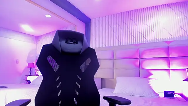 ManuelaEvans  online show from 16, 2, 2026