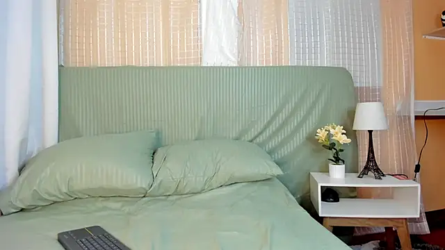 ManuelaEvans  online show from 14, 4, 2026