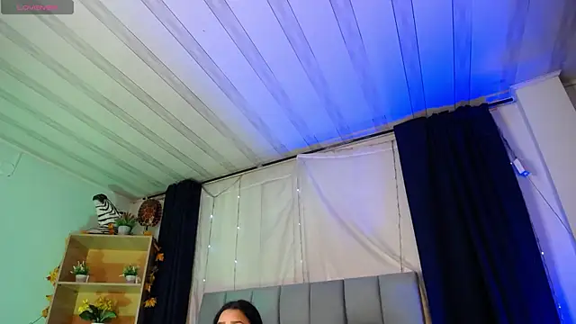 Snapshot of Emilyy05_ chatting on 23, 12, 2025 Emilyy05 online show from 23, 12, 2025